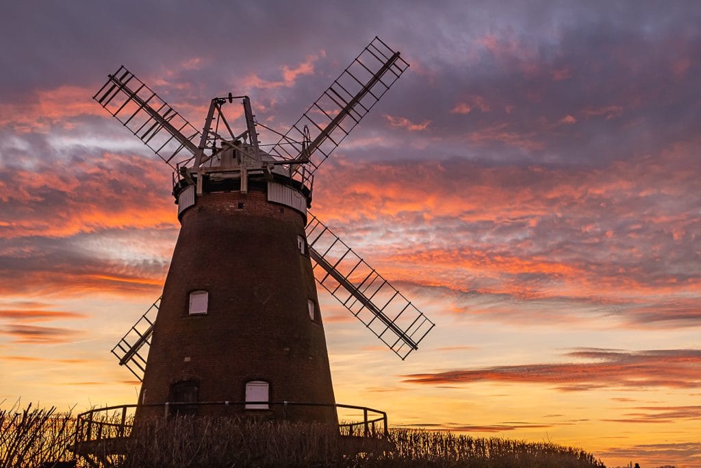 DSCF0827 Thaxted windmill, mackerel sky sunset