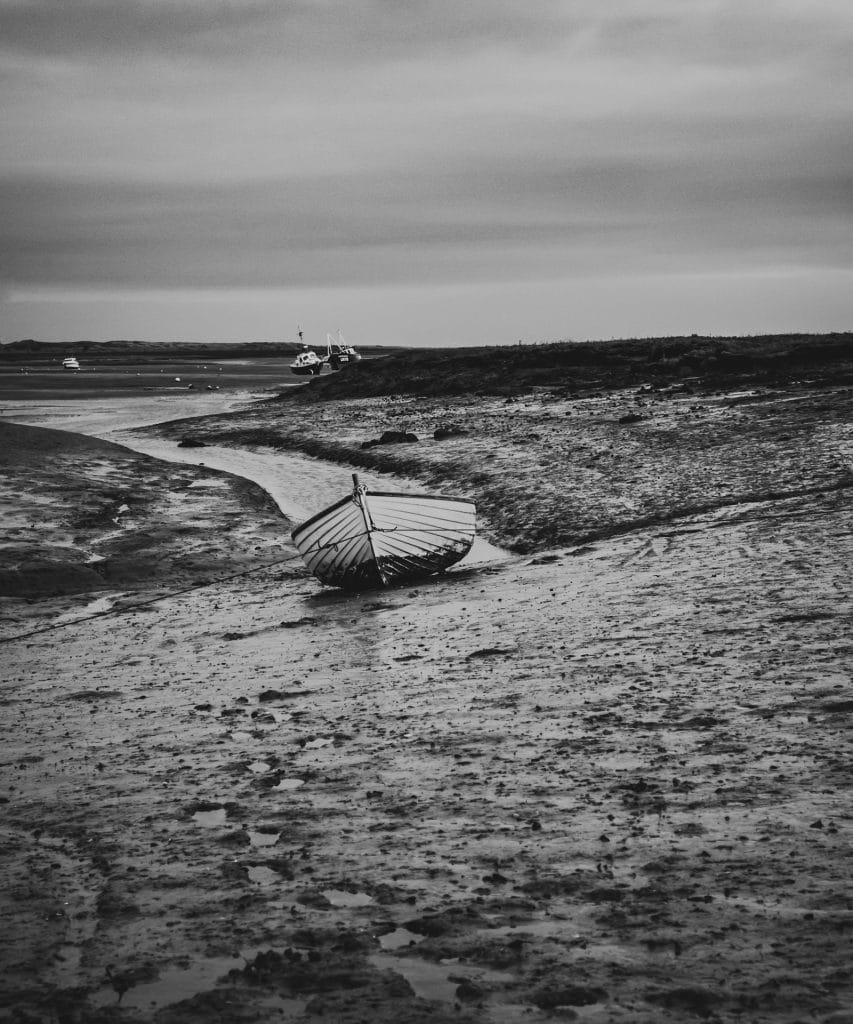 DSCF5975 Black and white shore scene with boats at low tide