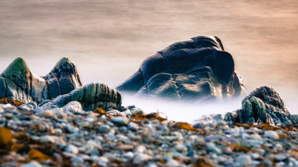 DSCF8028 Rocks at sea edge